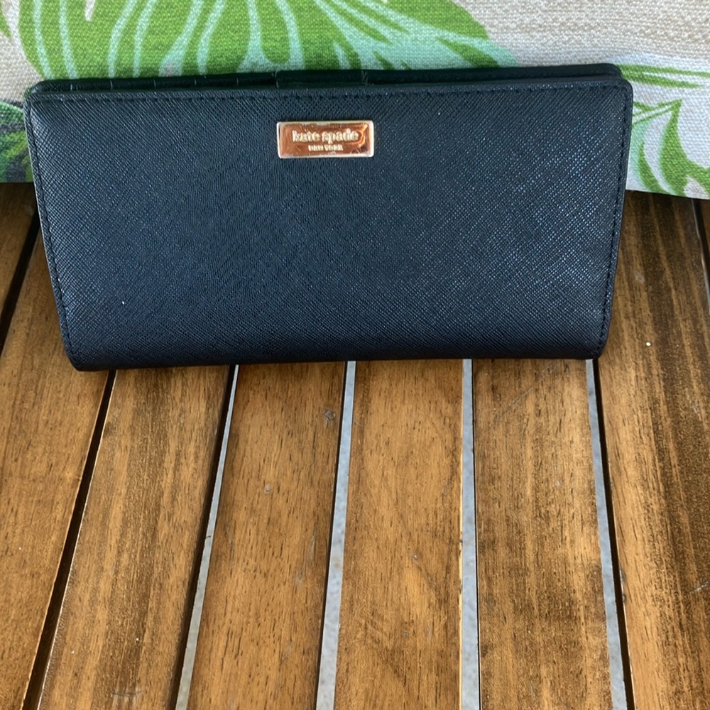 Authentic Kate Spade New York Cameron Large Slim Bifold wallet.